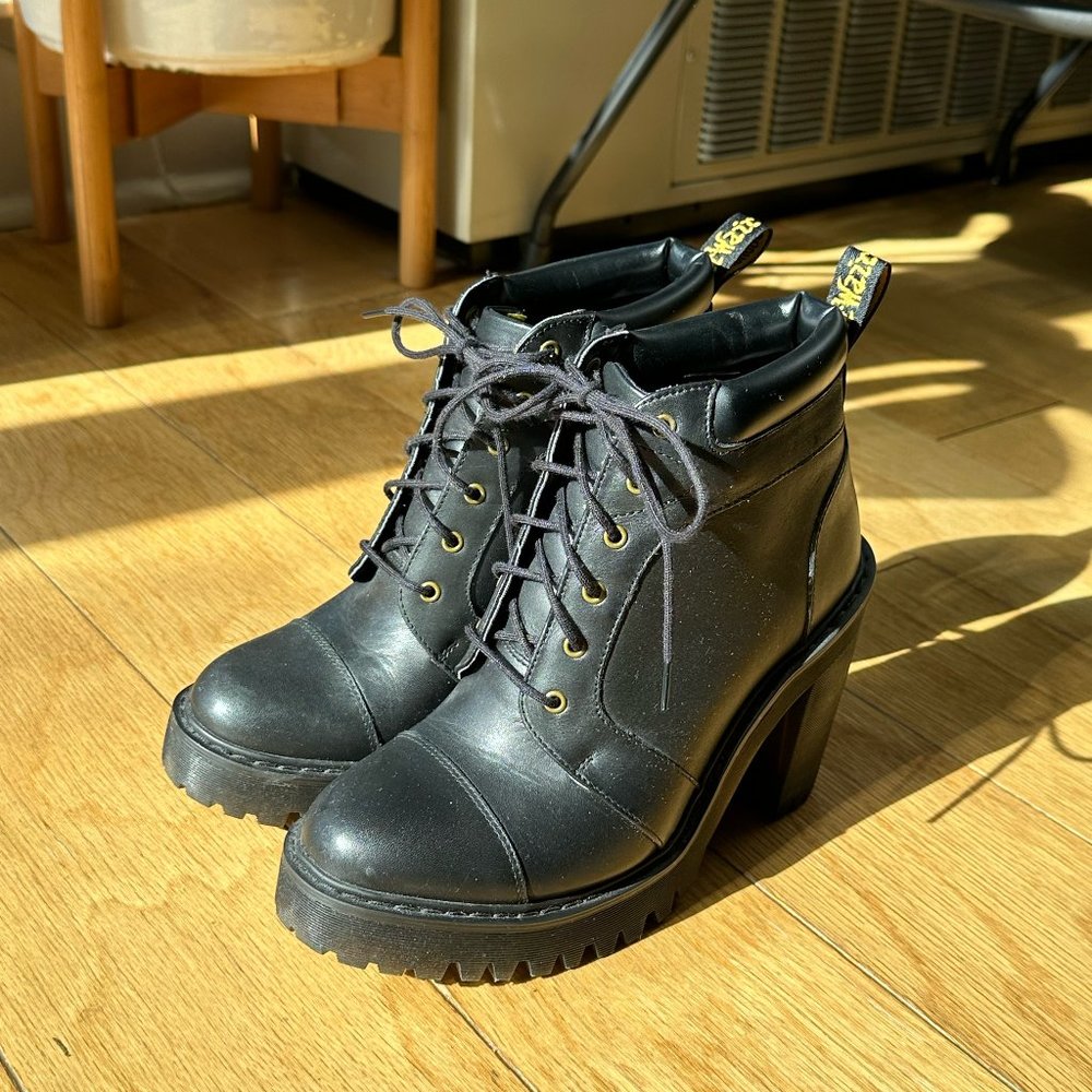 Doc Marten Averil Boot - Size 7